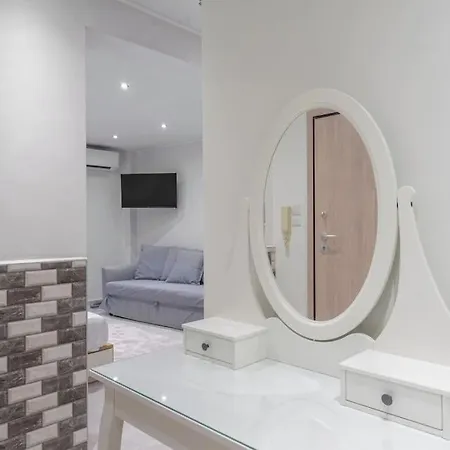 Modern At Thiseio Next To Metro Station Apartment